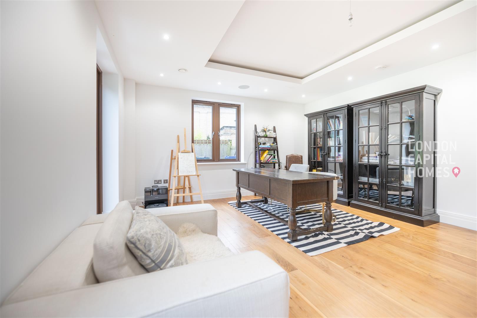 5 bed property in Duchess Crescent, Stanmore